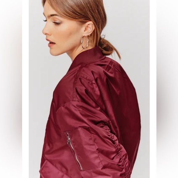 Elwood Burgundy Ruched Long Sleevee Satin Finish Zip Down Jacket Size Medium - Picture 3 of 12